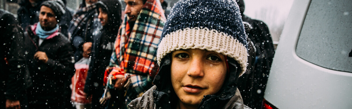 Flüchtlinge in Bosnien und Herzegowina warten im eisigen Schneeregen auf Hilfe, Copyright Help - Hilfe zur Selbsthilfe e.V./Alea Horst