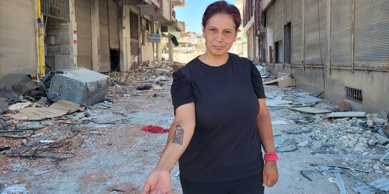 Elcin verlor während des Erdbebens in der Türkei ihre beiden Kinder