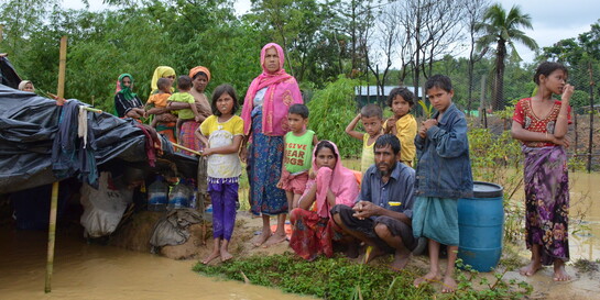 Rohingya-Flüchtlinge im überschwemmten Gebiet in Bangladesch