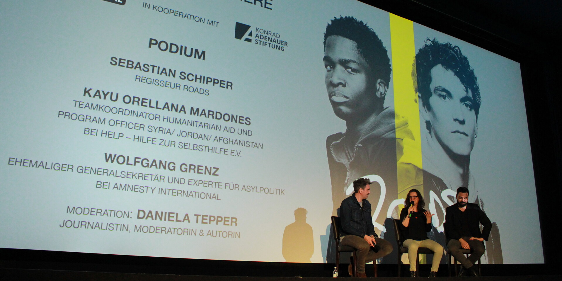 Nach der Publikumspremiere in Köln diskutierten der Regisseur Sebastian Schipper und der Experte Kayu Orellana Mardones von Help über "Europa & Migration", moderiert von Daniela Tepper Nach der Publikumspremiere in Köln diskutierten der Regisseur Sebastian Schipper und der Experte Kayu Orellana Mardones von Help über "Europa & Migration", moderiert von Daniela Tepper