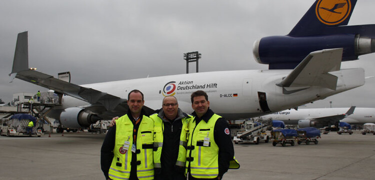 Das Logistiker-Team sorgte bereits in Frankfurt sowie nach der Ankunft des Fliegers in Manila für einen reibungslosen Ablauf