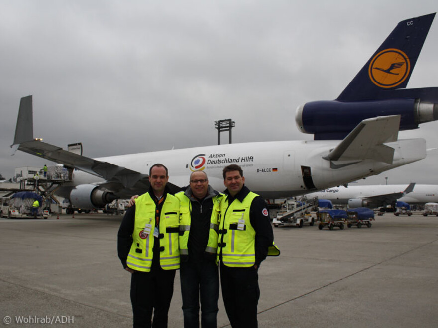 Das Logistiker-Team sorgte bereits in Frankfurt sowie nach der Ankunft des Fliegers in Manila für einen reibungslosen Ablauf