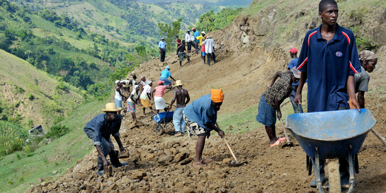 Menschen in Haiti nach dem Beben 2010 (Archivbild)