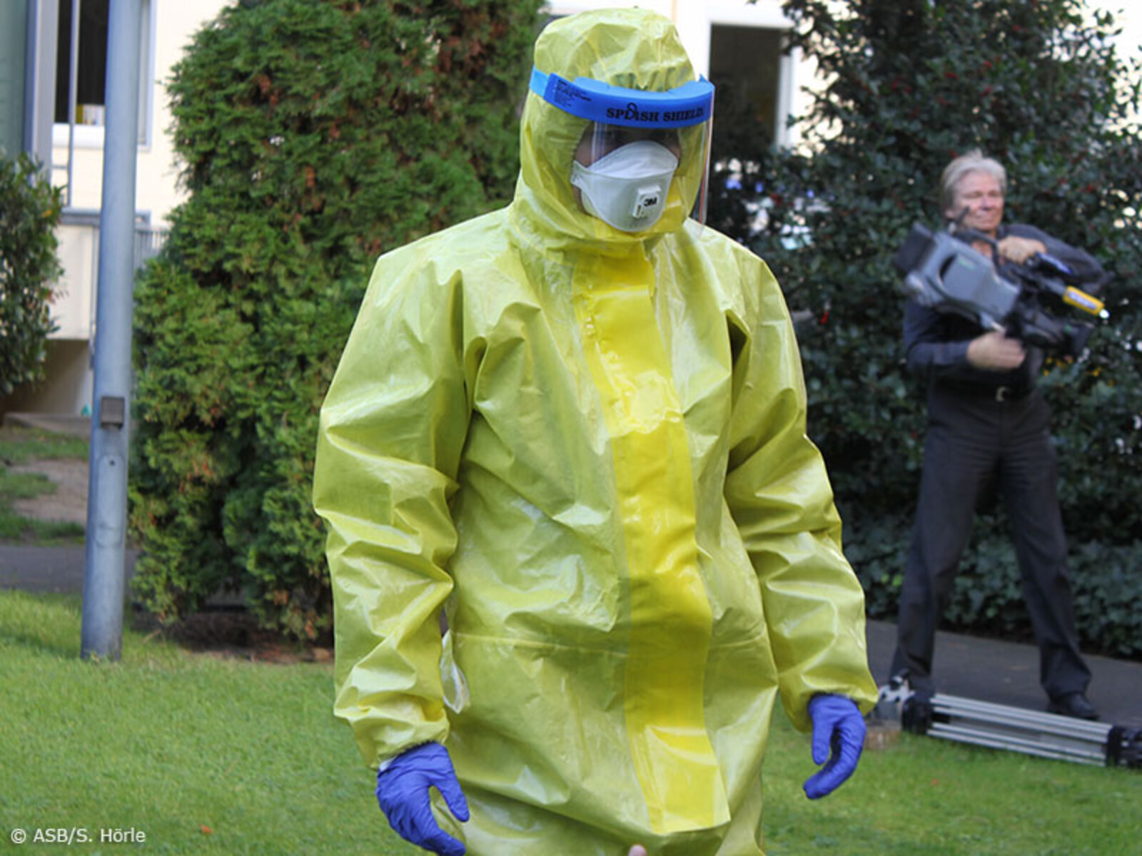 Einen noch höheren Schutz gegen Ebola bietet der Ganzkörperschutzanzug