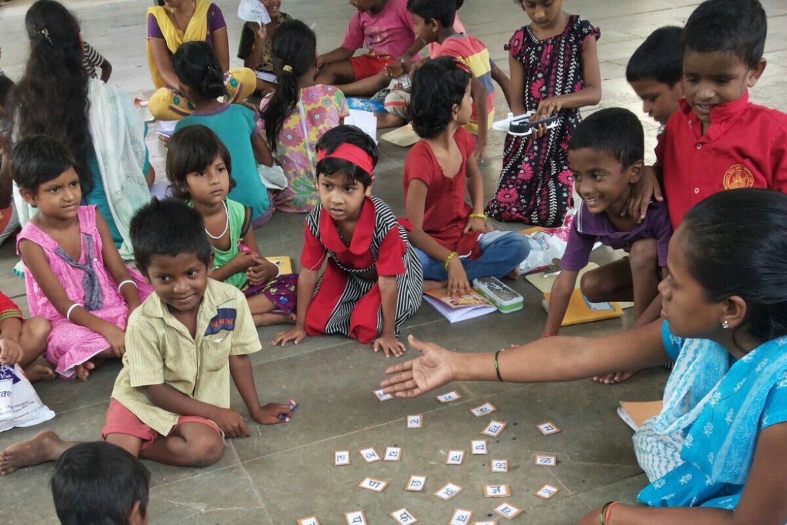 Hilfsprojekt für Familien in Armut: Kinder in Indien beim Spielen