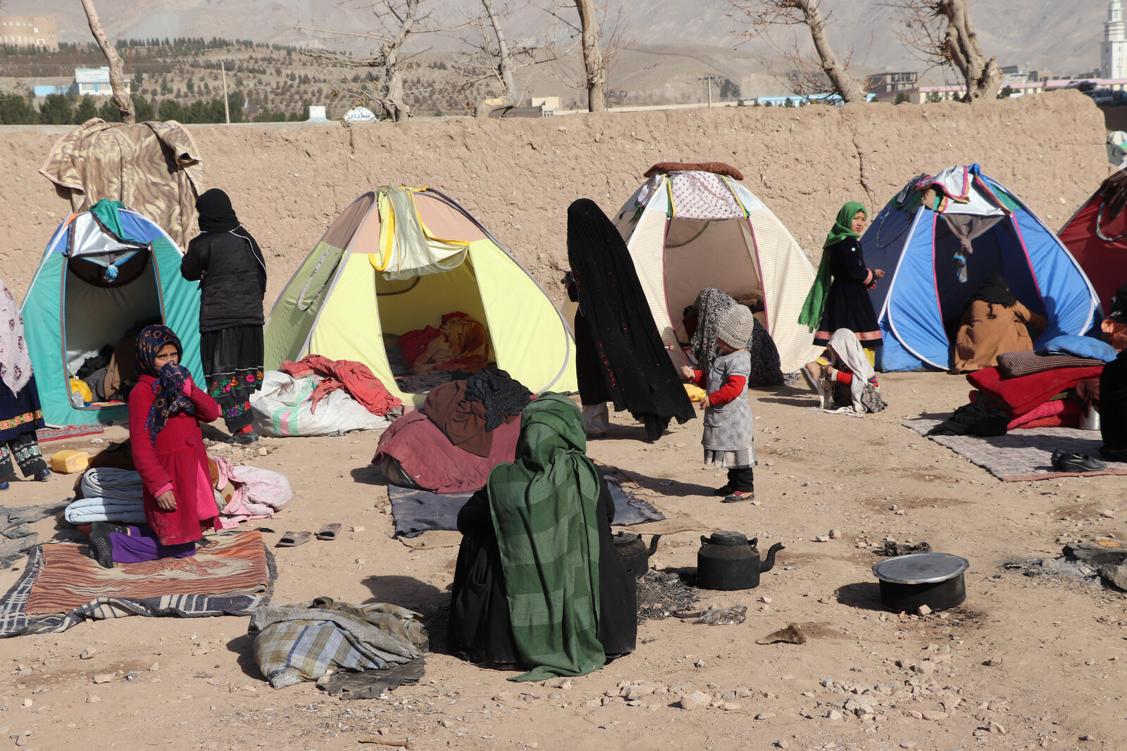 Aus Afghanistan geflüchtete Familien harren in provisorischen Zeltsiedlungen in Grenzgebieten aus, Copyright Help – Hilfe zur Selbsthilfe