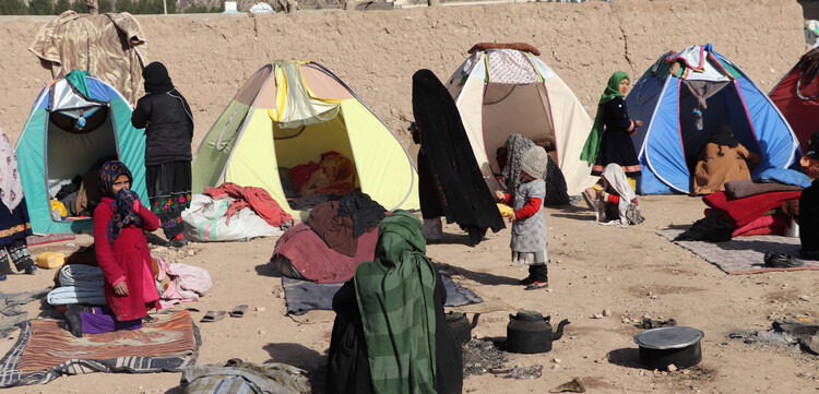 Aus Afghanistan geflüchtete Familien harren in provisorischen Zeltsiedlungen in Grenzgebieten aus, Copyright Help – Hilfe zur Selbsthilfe Aus Afghanistan geflüchtete Familien harren in provisorischen Zeltsiedlungen in Grenzgebieten aus, Copyright Help – Hilfe zur Selbsthilfe