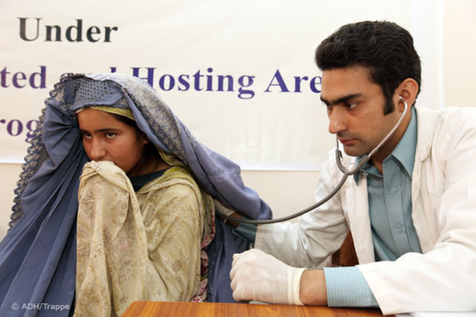 27.08.2010, Pakistan, Nowshera - Hochwasser Pakistan. Gesundheitsstation der Johanniter für Bedürftige.