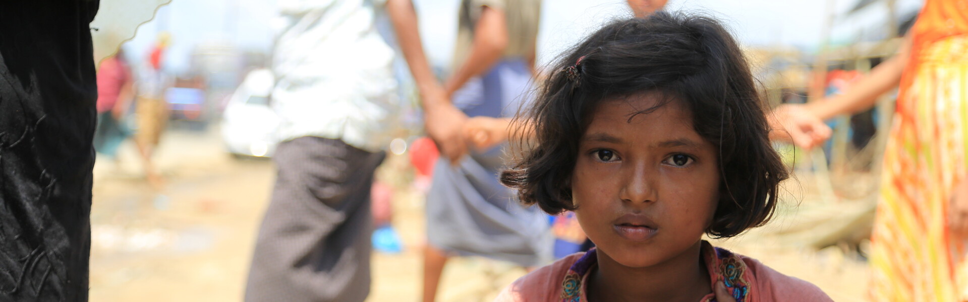Sie ist eines der vielen Kinder unter den vertriebenen Rohingya: ein Mädchen im Flüchtlingscamp in Bangladesch