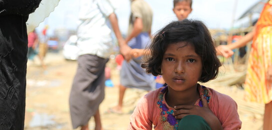 Sie ist eines der vielen Kinder unter den vertriebenen Rohingya: ein Mädchen im Flüchtlingscamp in Bangladesch
