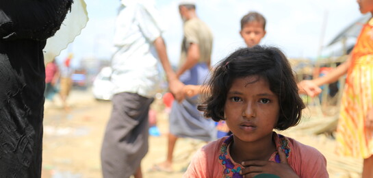 Sie ist eines der vielen Kinder unter den vertriebenen Rohingya: ein Mädchen im Flüchtlingscamp in Bangladesch