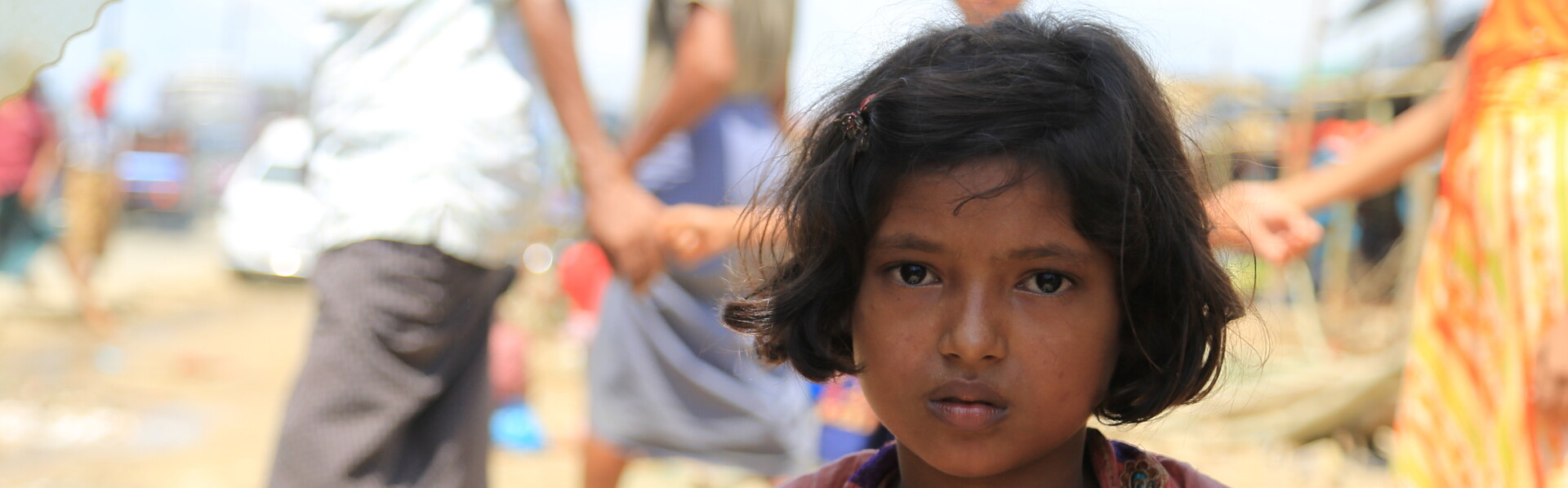 Sie ist eines der vielen Kinder unter den vertriebenen Rohingya: ein Mädchen im Flüchtlingscamp in Bangladesch