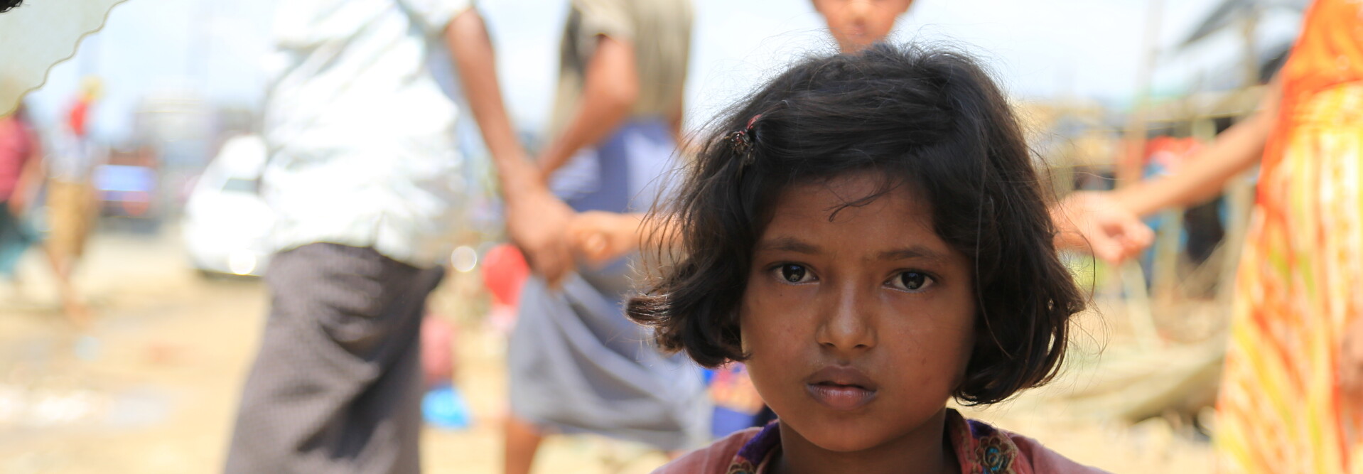 Sie ist eines der vielen Kinder unter den vertriebenen Rohingya: ein Mädchen im Flüchtlingscamp in Bangladesch