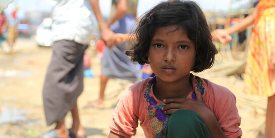 Sie ist eines der vielen Kinder unter den vertriebenen Rohingya: ein Mädchen im Flüchtlingscamp in Bangladesch