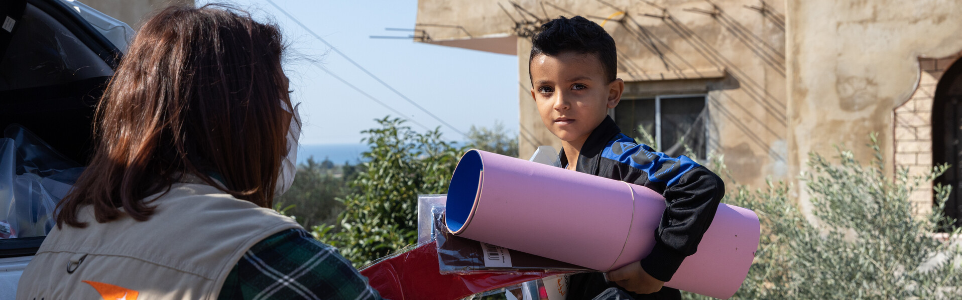 World Vision verteilt Spielzeug an notleidende Kinder im Libanon