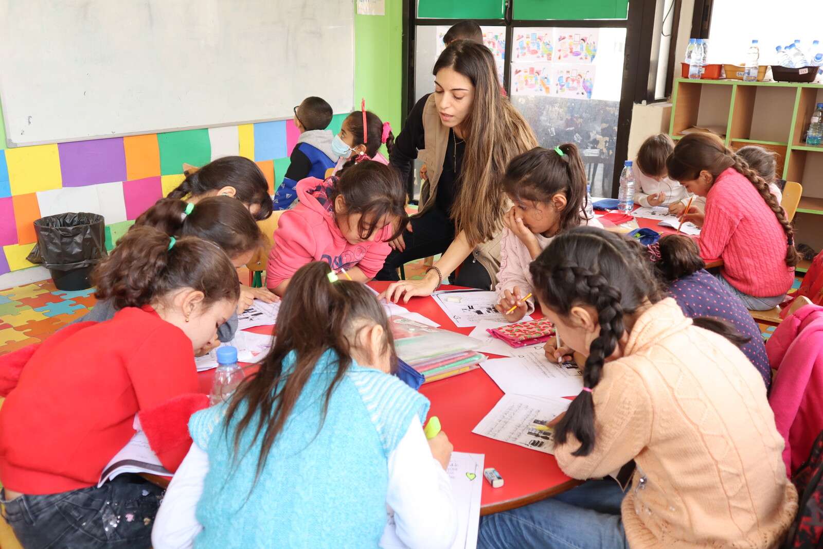 Mädchen bei einem Workshop von ADRA in einer Schule im Libanon
