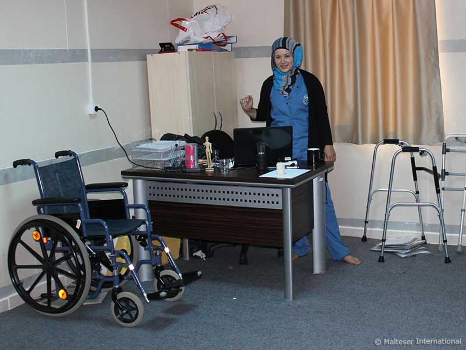 Zilal arbeitet als Physiotherapeutin für Malteser International im Feldhospital in der türkischen Stadt Kilis, drei Kilometer von der syrischen Grenze entfernt