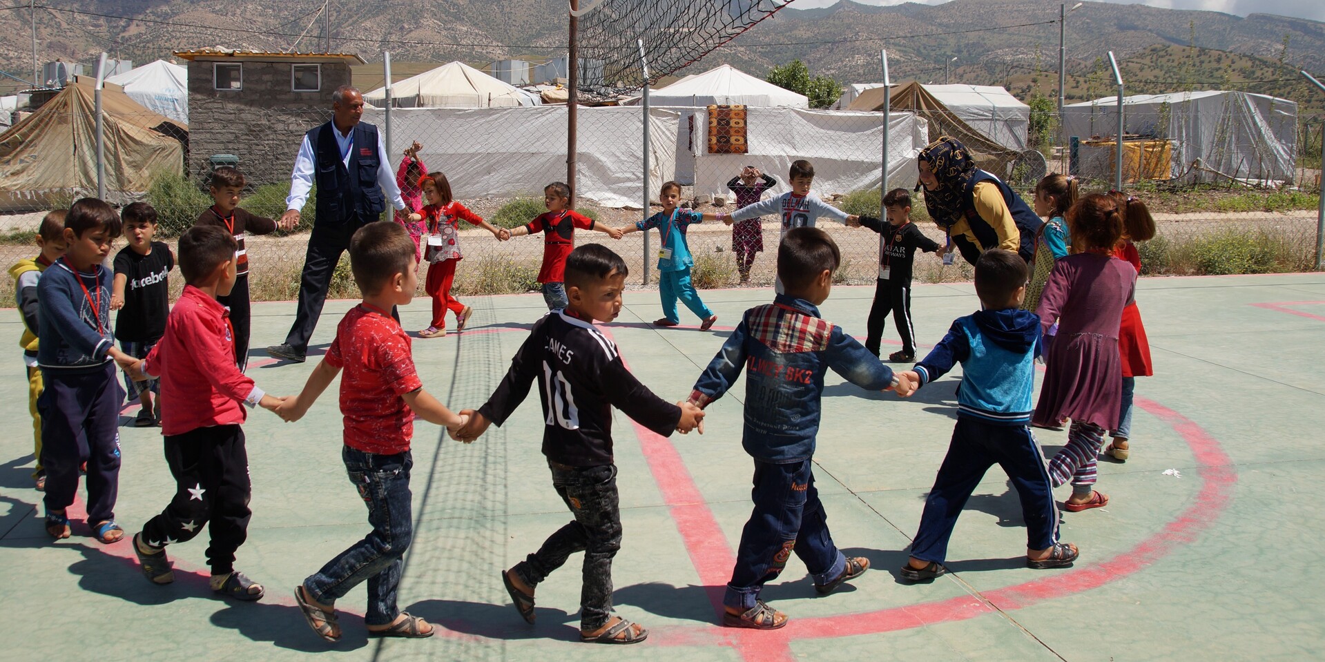 Hilfsprojekt Nordirak: Kinder beim Spielen Hilfsprojekt Nordirak: Kinder beim Spielen