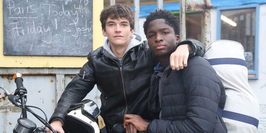 Gyllen (Fionn Whitehead) und William (Stéphane Bak)