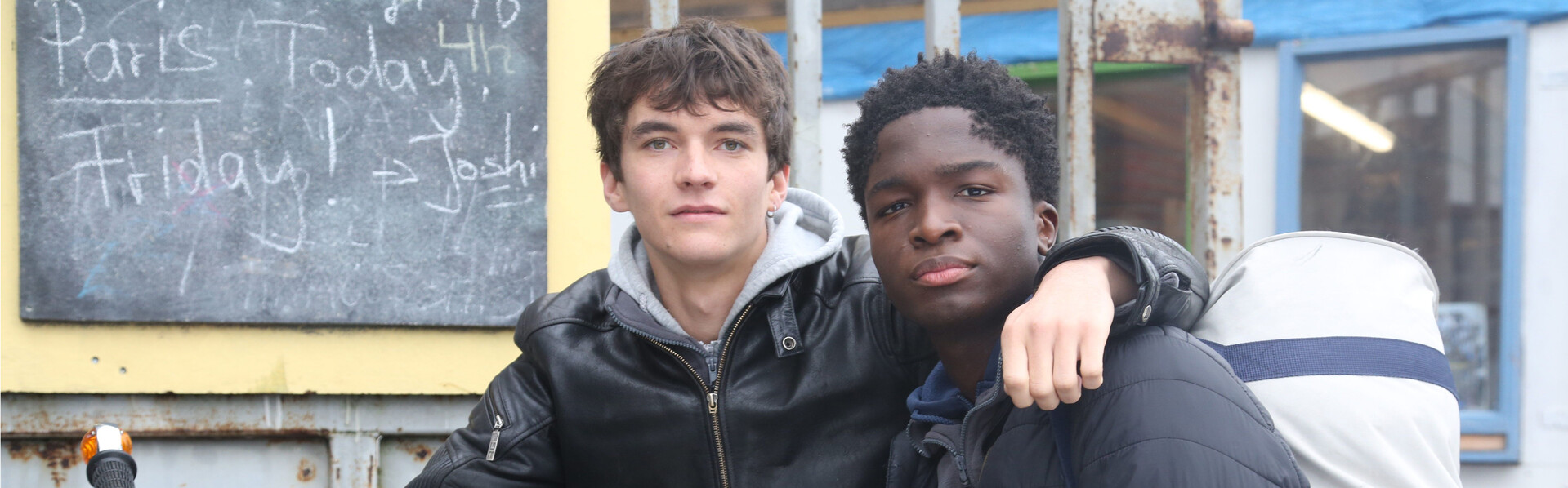 Gyllen (Fionn Whitehead) und William (Stéphane Bak)