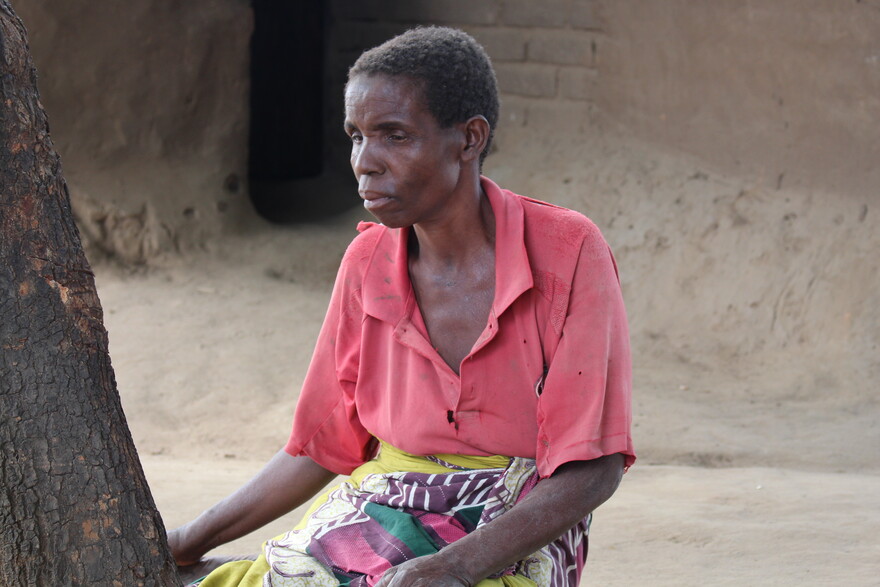 Bündnisorganisation hilft Frau in Malawi mit einem Haus Bündnisorganisation hilft Frau in Malawi mit einem Haus