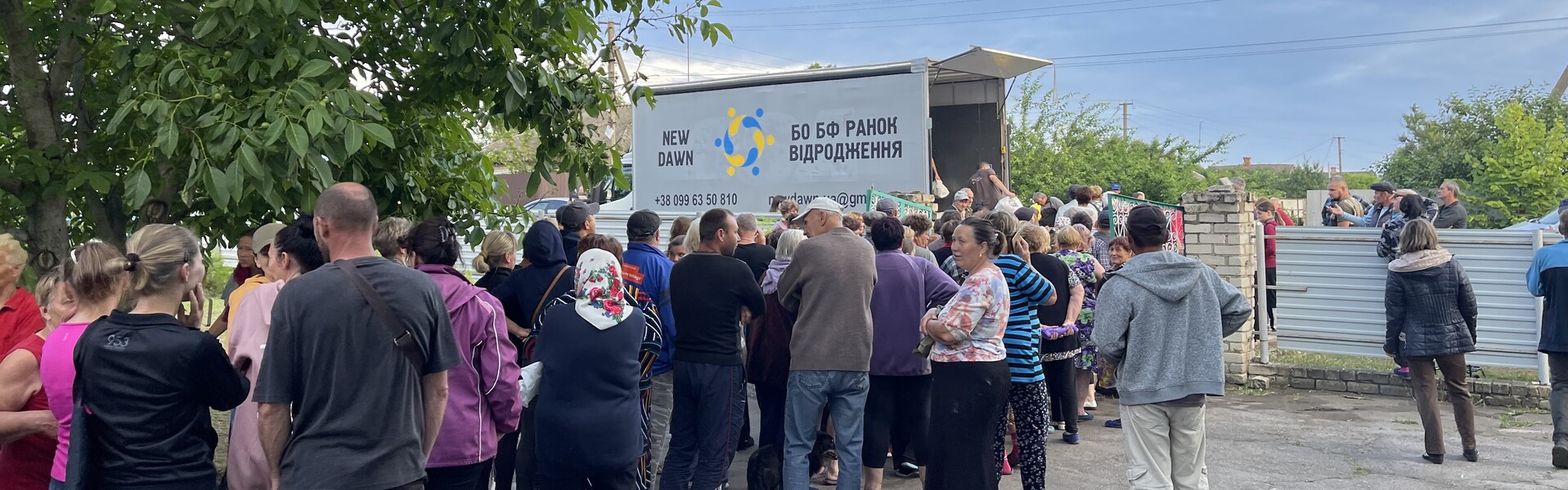 Nach Staudamm-Explosion Ukraine: Johanniter verteilen Hilfsgüter an Menschen