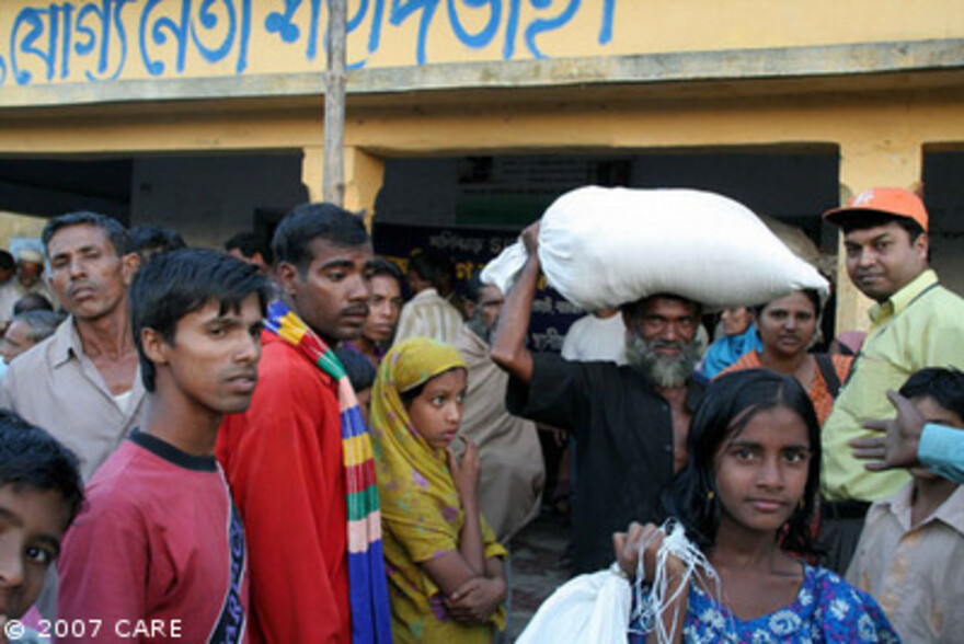 Zyklon Bangladesch: Hilfslieferungen