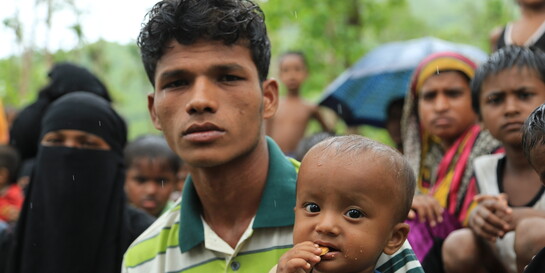 Kinder und Eltern sind in Bangladesch durch Corona und Zyklon Amphan in den Flüchtlingscamps bedroht