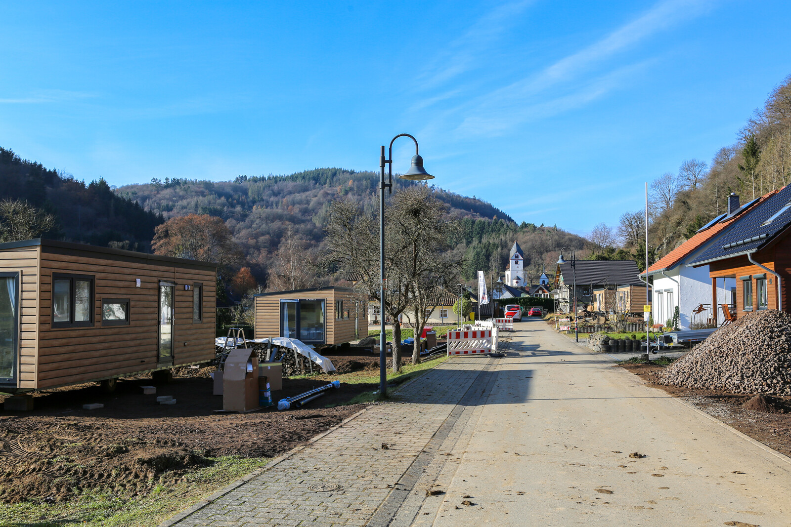 Mobile Heime dienen für Familien als Übergangslösung, die in den Fluten ihre Häuser verloren haben