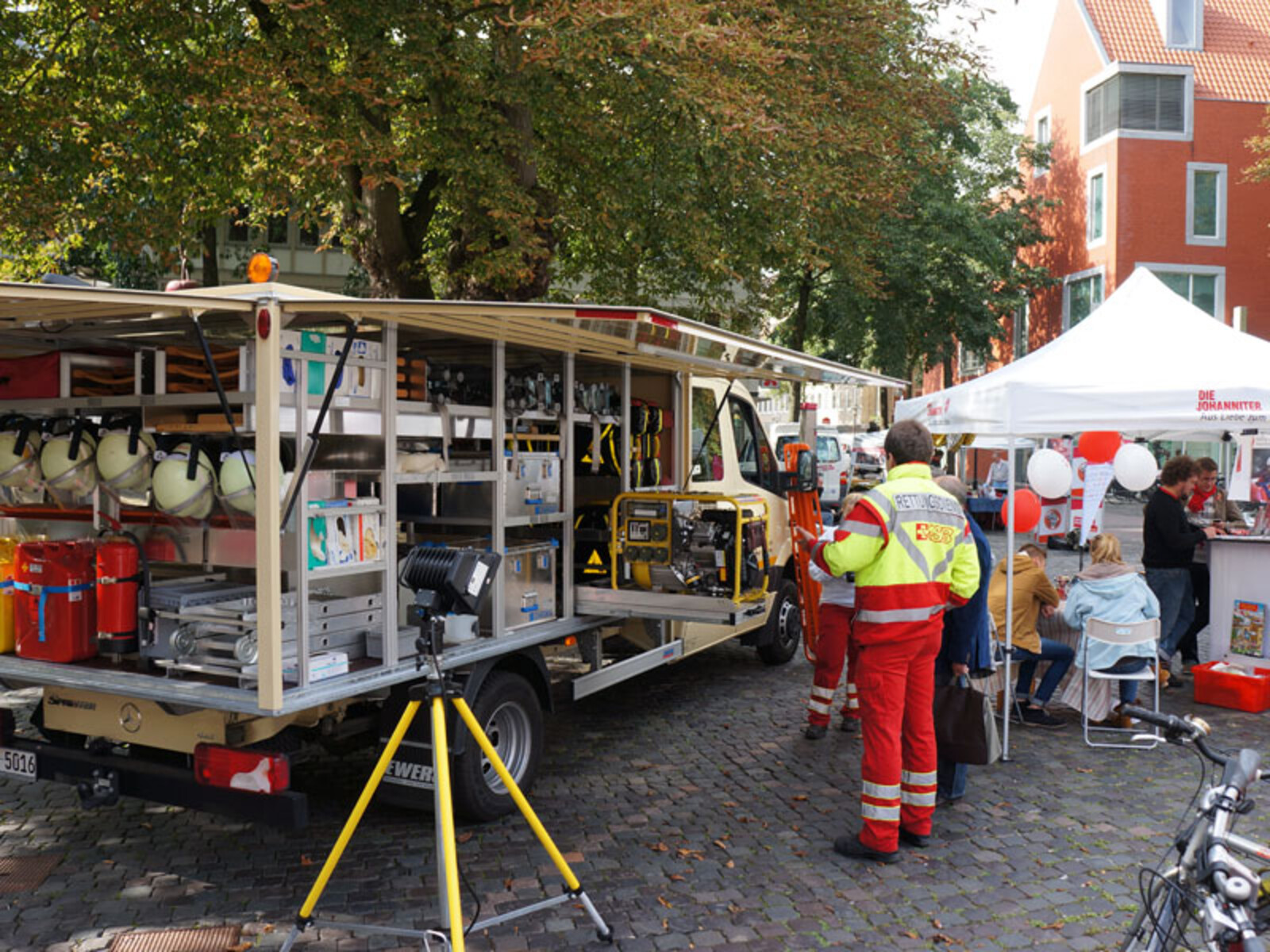 Der ASB präsentierte sich mit einem voll ausgestatteten Gerätewagen