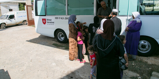 Über Mobile Stationen versorgen die Malteser International Flüchtlinge im Libanon mit Hilfsgütern