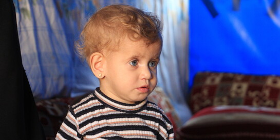 Das kleine Mädchen Ruqayya wurde in den Syrien-Krieg hineingeboren