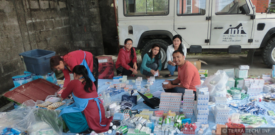 In den vergangenen Tagen verteilte unser Partner International Nepal Fellowship (INF) in Nepal über 60 Tonnen Nahrungsmittel und mehrere Tonnen Hilfsgüter an die Betroffenen des Erdbebens.