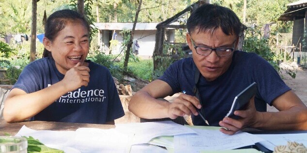 Ma Pyone (l.) arbeitet heute als Koordinatorin der Johanniter-Partnerorganisation KDHW in Myanmar