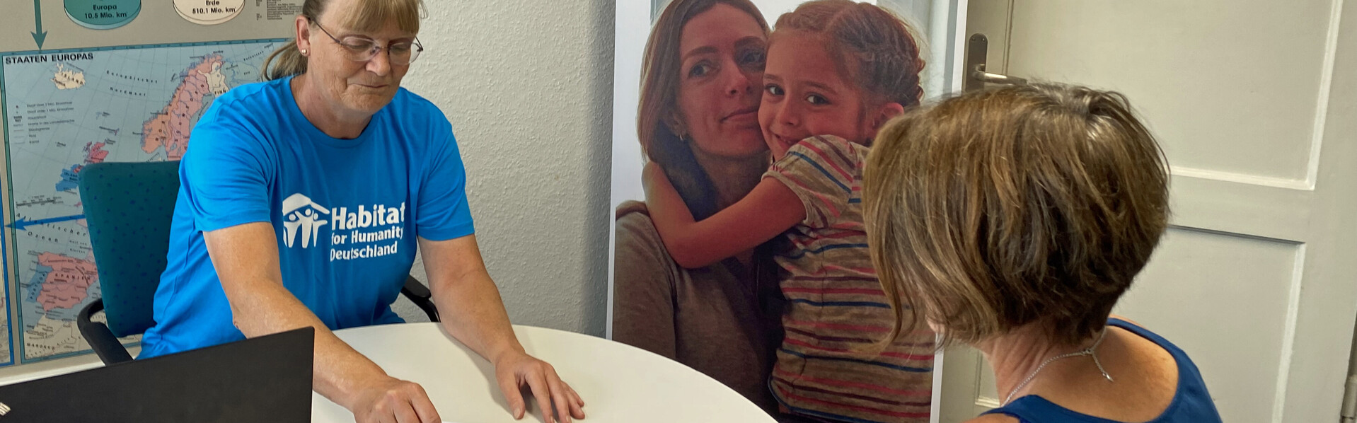 Beratungsgespräch bei Habitat for Humanity Deutschland für Familien aus der Ukraine