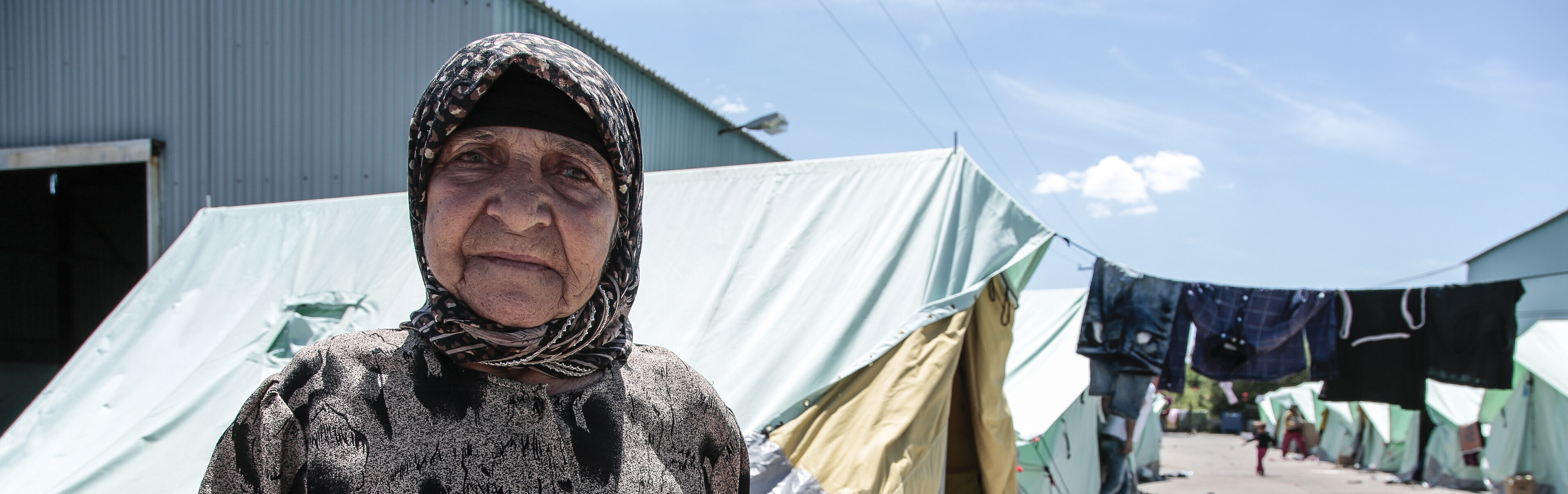Ein Flüchtlingslager in Griechenland - Menschen jeden Alters fliehen weltweit vor Hunger und Gewalt