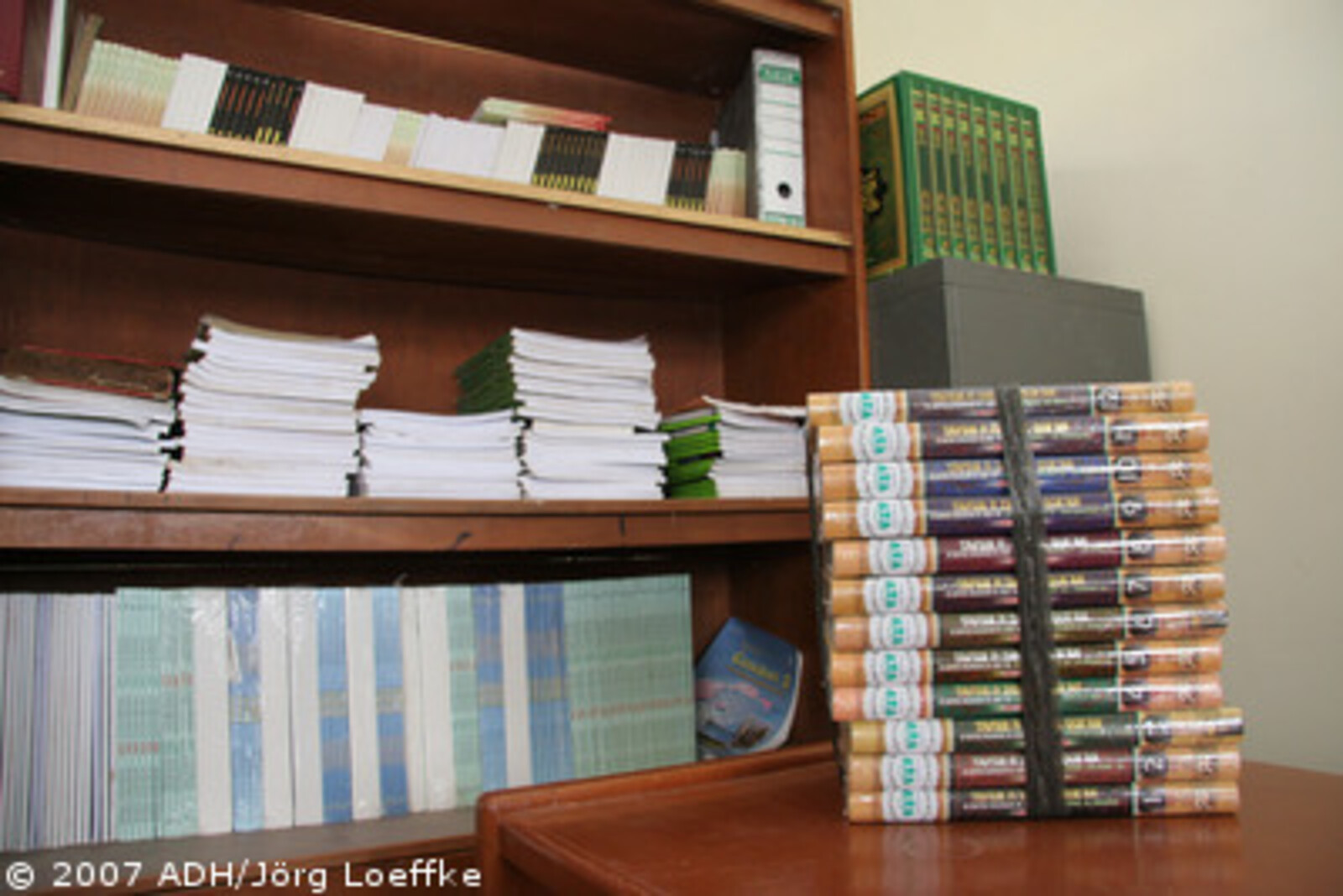 Tsunami-Hilfe Indonesien: Neue Bücher in der Schulbücherei