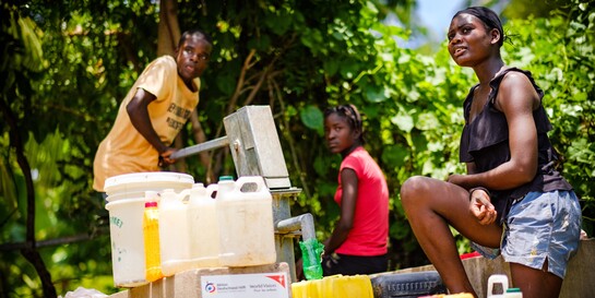 Hilfsorganisationen errichteten eine Trinkwasseranlage in Haiti