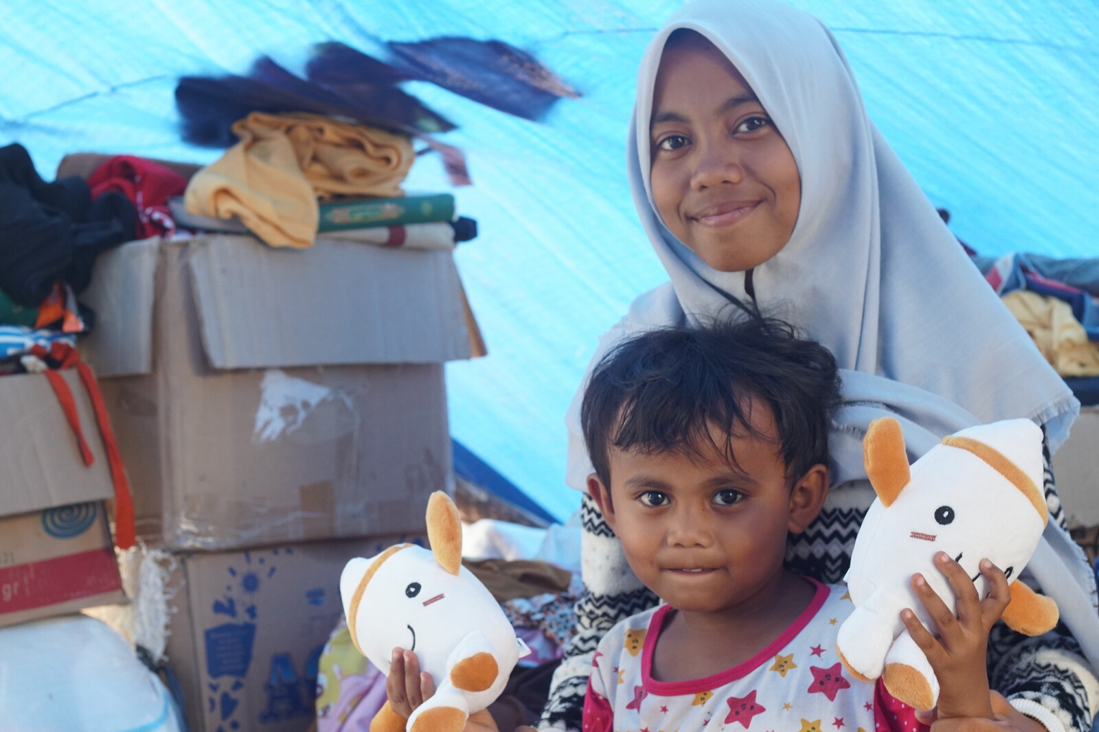 Nach den Naturkatastrophen auf Sulawesi fanden diese Mädchen Zuflucht in einer Notunterkunft