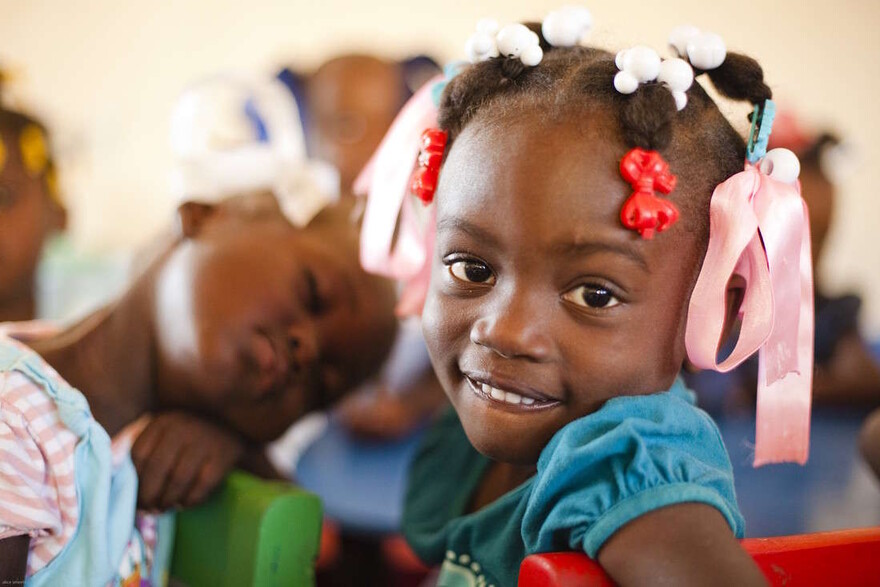 Am Welt-Mädchentag wird auf die Not von Mädchen weltweit aufmerksam gemacht. Dieses Foto zeigt ein Kind in Haiti.