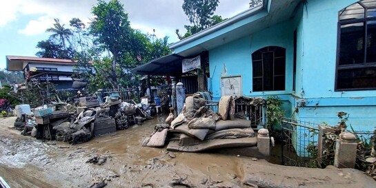 Taifun Rai hinterlässt Schlamm und Schutt