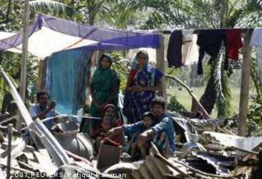 Zyklon Bangladesch: zerstoertes Haus
