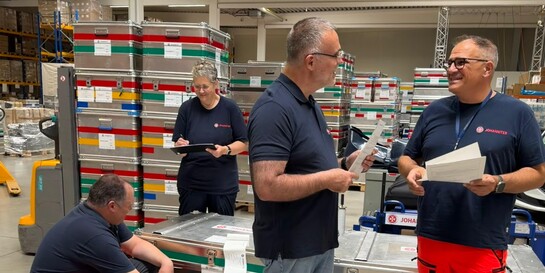 Helfer:innen von den Johannitern beim Verpacken von Hilfsgütern für die Versorgung von Betroffenen des Erdbebens in Venezuela