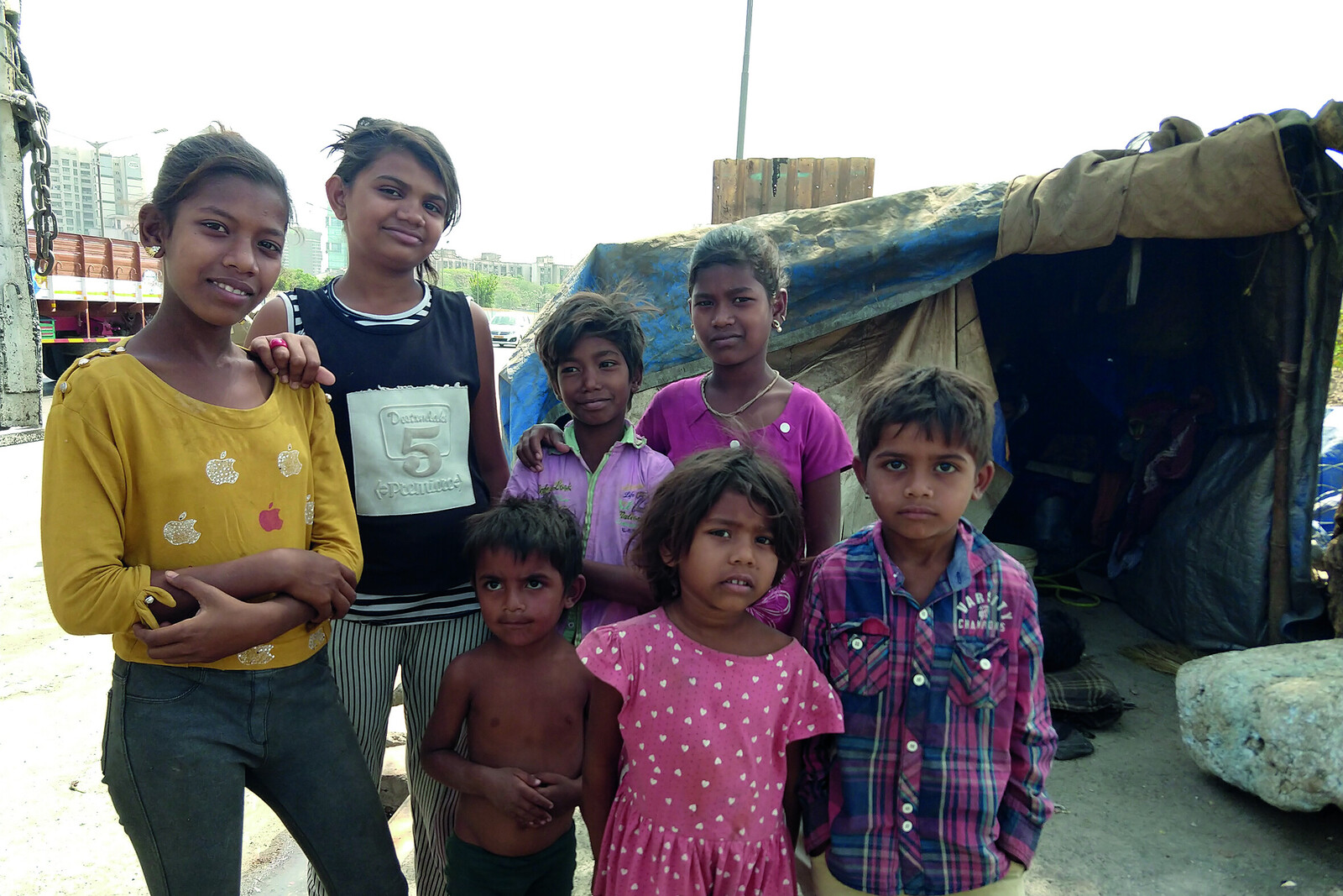 Kinder im Slum im Stadtteil Andheri in Mumbai, Indien 