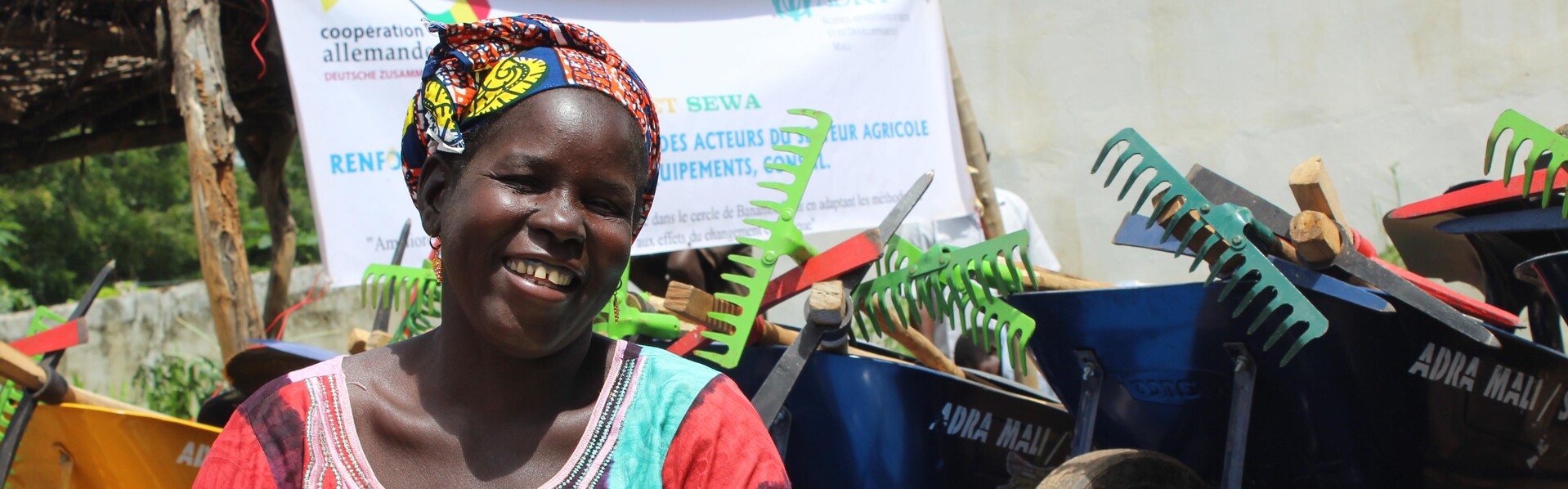 Eine Frau mit Kind in Mali
