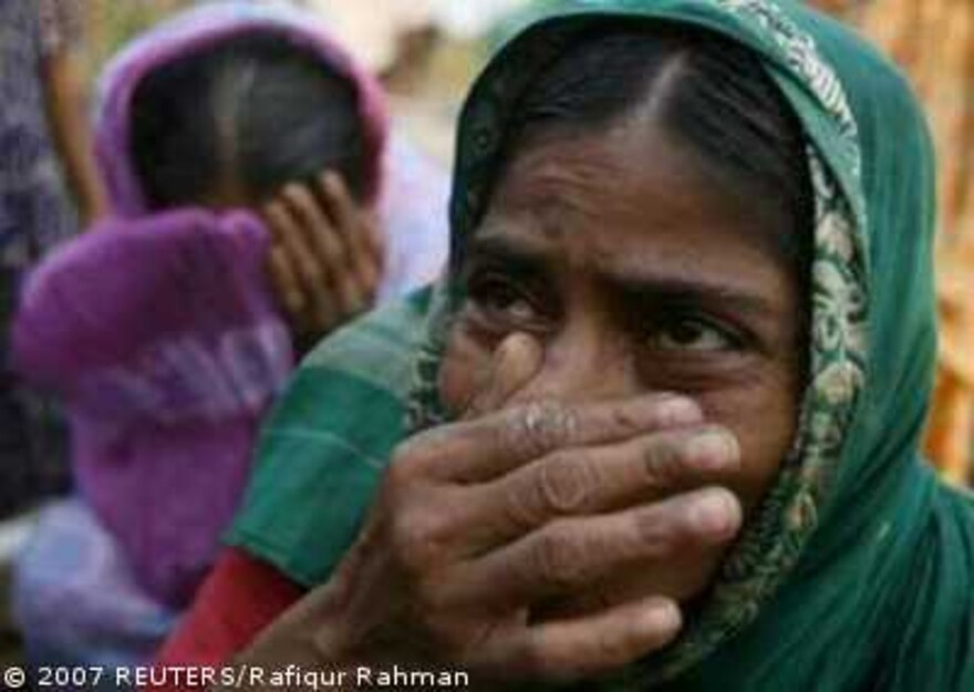 Zyklon Bangladesch: verzweifelte Frau