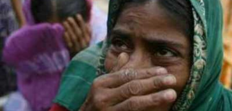 Zyklon Bangladesch: verzweifelte Frau