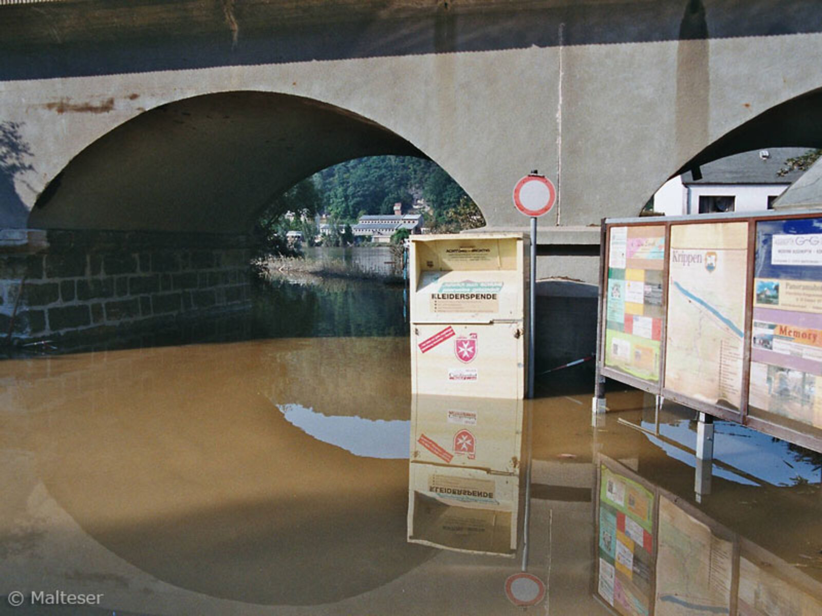 Vielerorts stieg der Fluss weit über die Ufer.