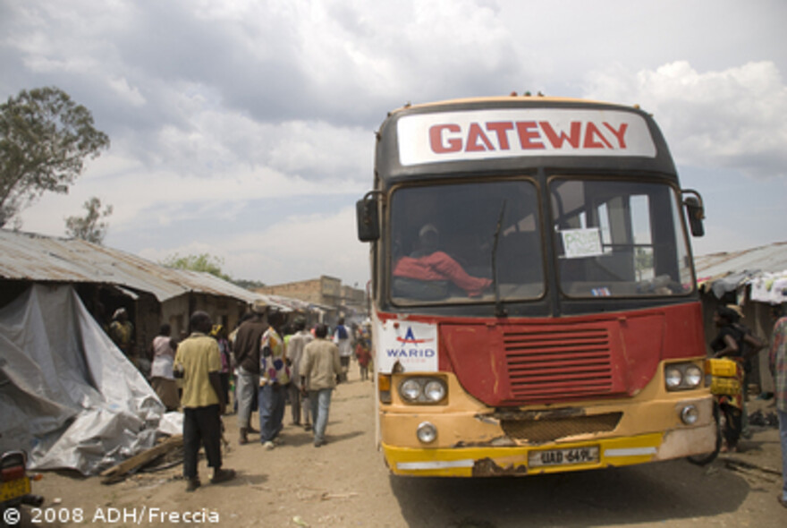 Kongo: Ein vom UNHCR gecharterter Bus