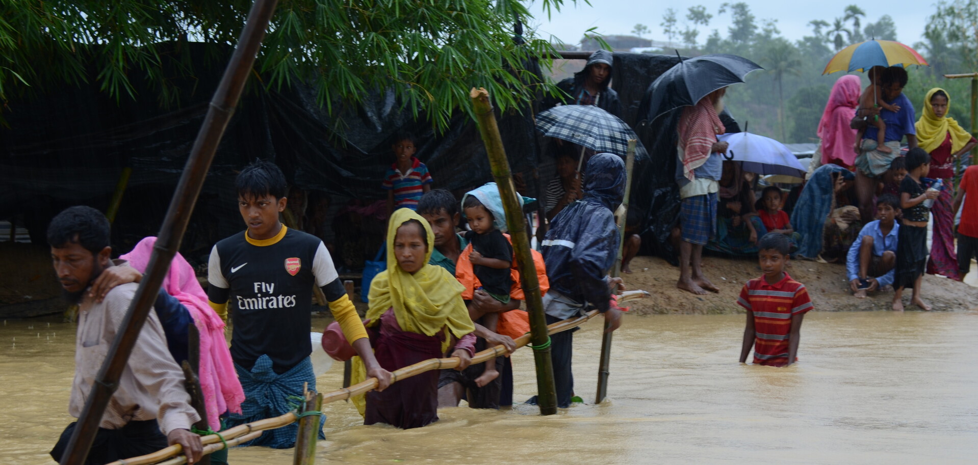 Schon im Spätsommer 2017 setzte heftiger Monsunregen Flüchtlingscamps für Rohingya unter Wasser (Archivfoto) Schon im Spätsommer 2017 setzte heftiger Monsunregen Flüchtlingscamps für Rohingya unter Wasser (Archivfoto)
